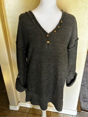 Women's Olive Gray Button-Accent V-Neck Tunic-Length Sweater Size M